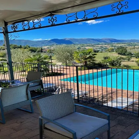 2 Bedrooms1 Bathroom1 Fully Fitted Kitchenpooljacuzziwifiair Con