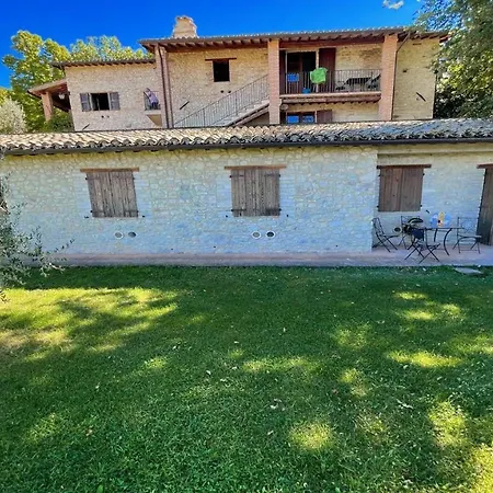 2 Bedrooms1 Bathroom1 Fully Fitted Kitchenpooljacuzziwifiair Con *