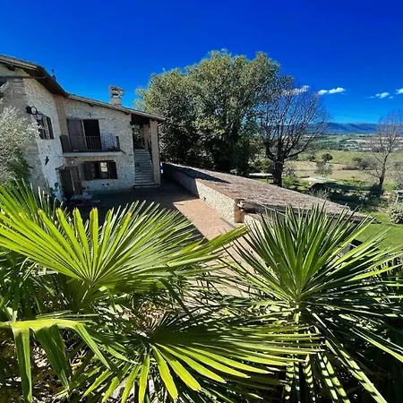 2 Bedrooms1 Bathroom1 Fully Fitted Kitchenpooljacuzziwifiair Con