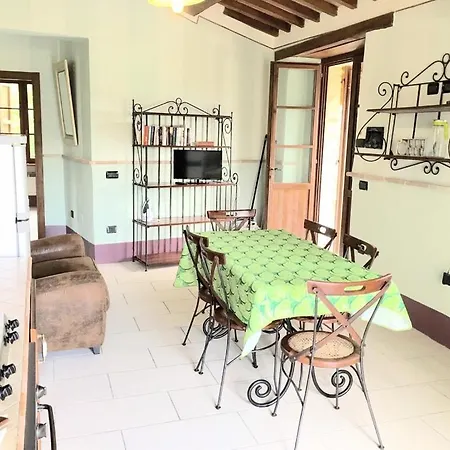 2 Bedrooms1 Bathroom1 Fully Fitted Kitchenpooljacuzziwifiair Con