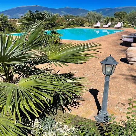 2 Bedrooms1 Bathroom1 Fully Fitted Kitchenpooljacuzziwifiair Con *