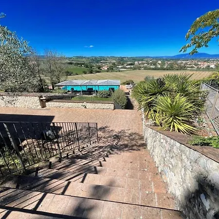 2 Bedrooms1 Bathroom1 Fully Fitted Kitchenpooljacuzziwifiair Con