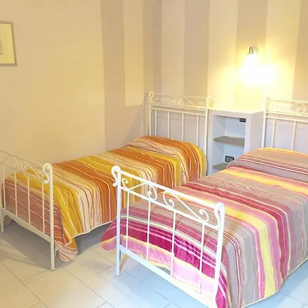 2 Bedrooms1 Bathroom1 Fully Fitted Kitchenpooljacuzziwifiair Con