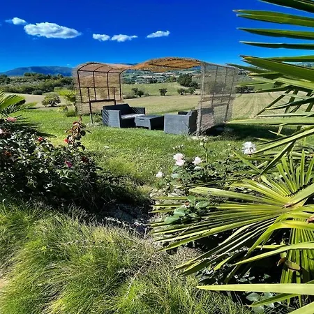 2 Bedrooms1 Bathroom1 Fully Fitted Kitchenpooljacuzziwifiair Con Villa *