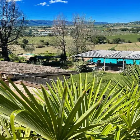 2 Bedrooms1 Bathroom1 Fully Fitted Kitchenpooljacuzziwifiair Con