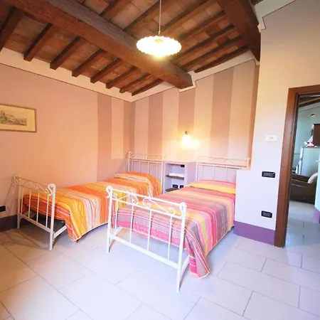 2 Bedrooms1 Bathroom1 Fully Fitted Kitchenpooljacuzziwifiair Con *